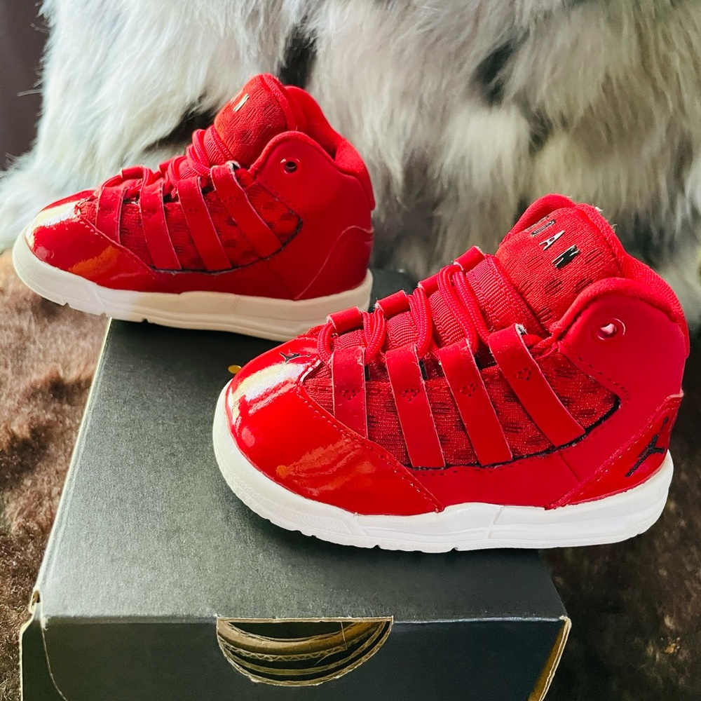 Jordan Max Aura toddler shoes size 4